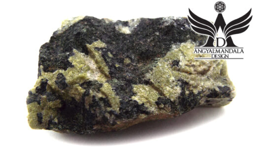 Föld energia és lélekharmonizáló ~ nyers szerpentin ásvány marokkő (no.1.)