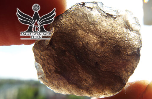 Az Isteni tűz gyöngye – Tektit (meteorit) (másnéven cintamani,agni manitit) marokkő no.29